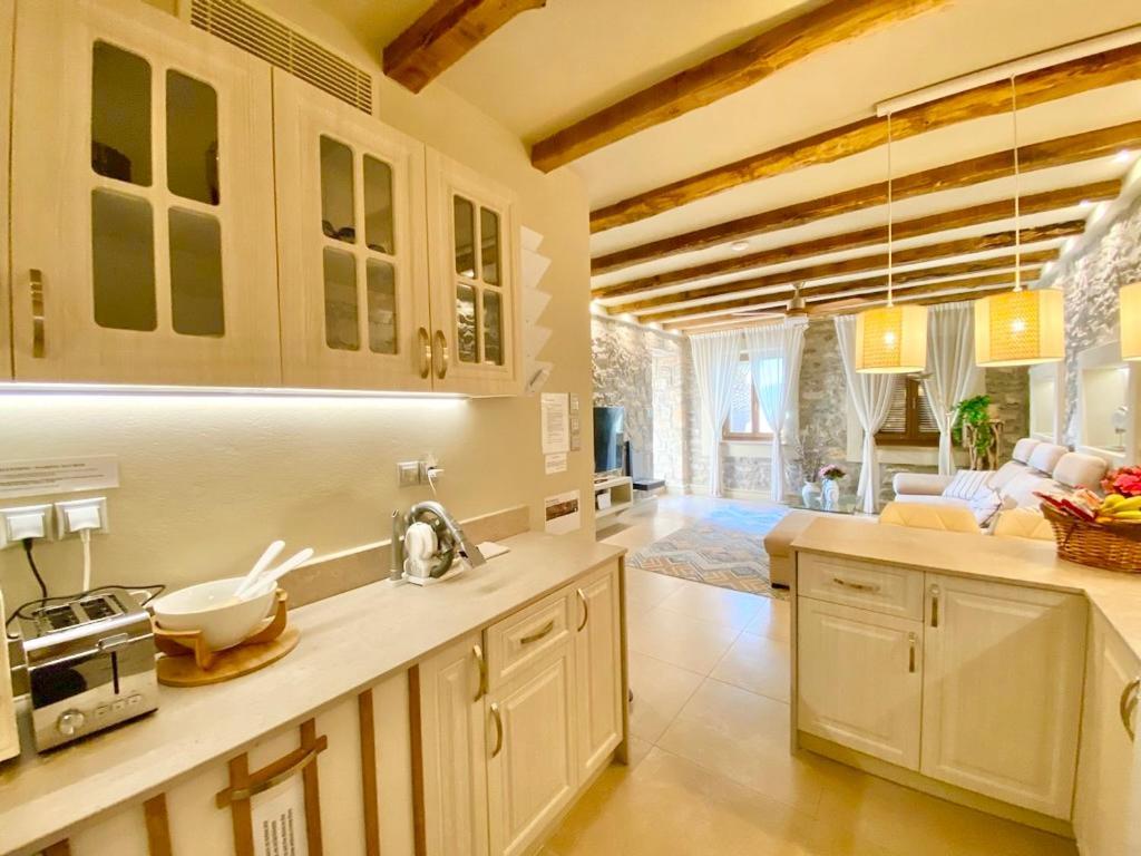 Villasonboard Rock Villa 3 Bed, 3 Bath, Jacuzzi, Seaside 에르미오니 외부 사진