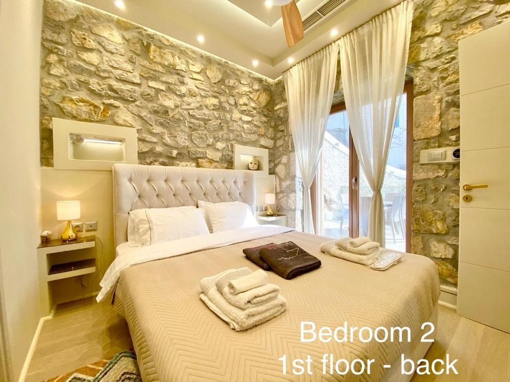 Villasonboard Rock Villa 3 Bed, 3 Bath, Jacuzzi, Seaside 에르미오니 외부 사진