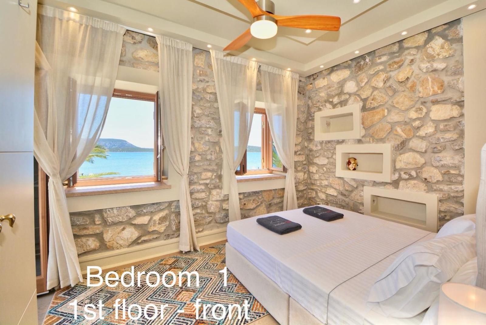 Villasonboard Rock Villa 3 Bed, 3 Bath, Jacuzzi, Seaside 에르미오니 외부 사진