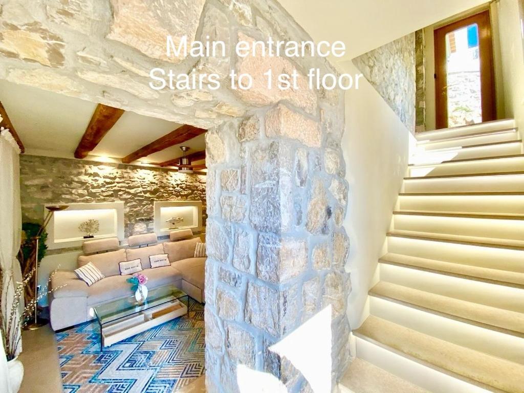 Villasonboard Rock Villa 3 Bed, 3 Bath, Jacuzzi, Seaside 에르미오니 외부 사진