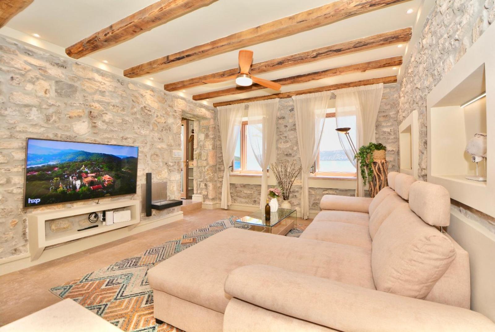 Villasonboard Rock Villa 3 Bed, 3 Bath, Jacuzzi, Seaside 에르미오니 외부 사진