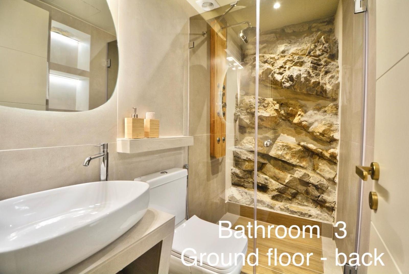 Villasonboard Rock Villa 3 Bed, 3 Bath, Jacuzzi, Seaside 에르미오니 외부 사진