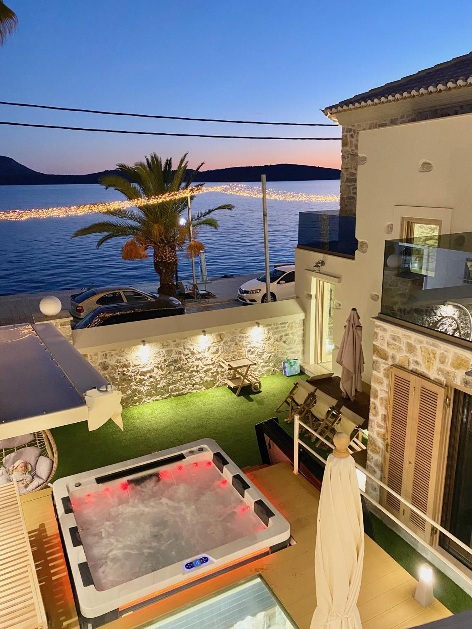 Villasonboard Rock Villa 3 Bed, 3 Bath, Jacuzzi, Seaside 에르미오니 외부 사진