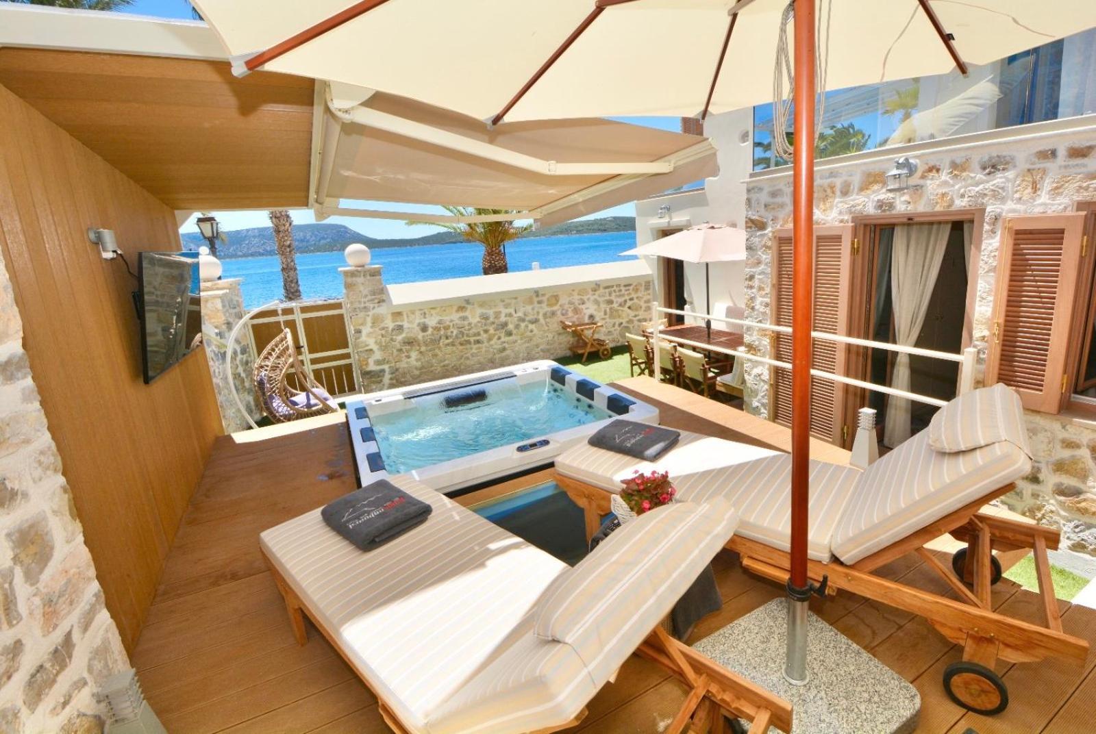 Villasonboard Rock Villa 3 Bed, 3 Bath, Jacuzzi, Seaside 에르미오니 외부 사진